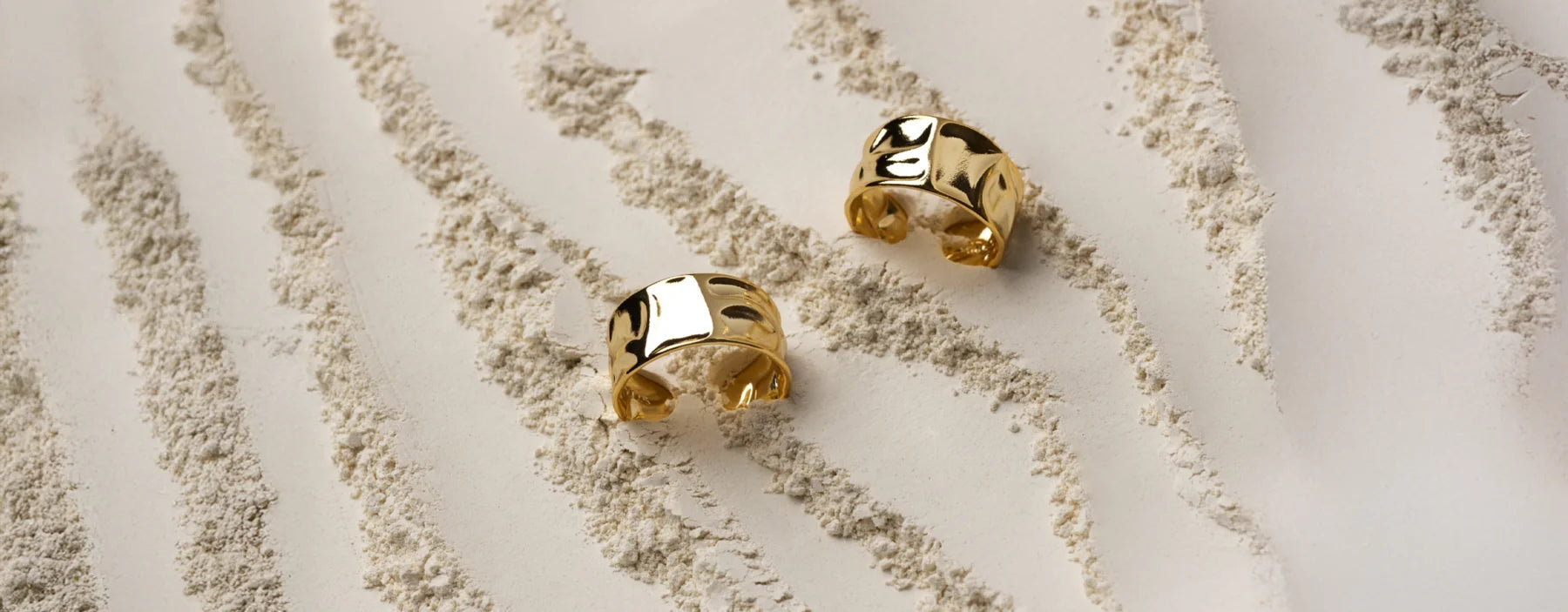 2 Ringe im Sand