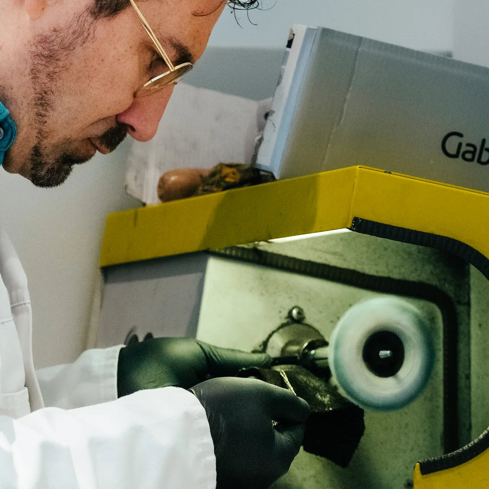 Fachgerechte Schmuckreinigung und persönlicher Schmuckservice durch erfahrenen Goldschmied bei Juwelier Dalus – nachhaltige Pflege und Werterhalt für Ihre Lieblingsstücke