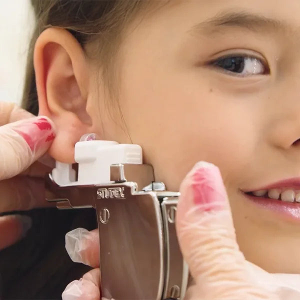 Alt-Titel:  
Ohrlochstechen für Mädchen bei Juwelier Dalus – abgestimmt auf die empfohlenen Mondphasen-Termine für ein besonderes Erlebnis